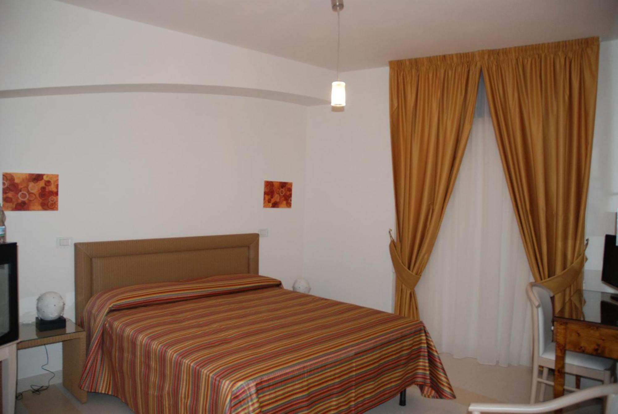 Albergo Le Dodici Lune Montecorvino Rovella Chambre photo