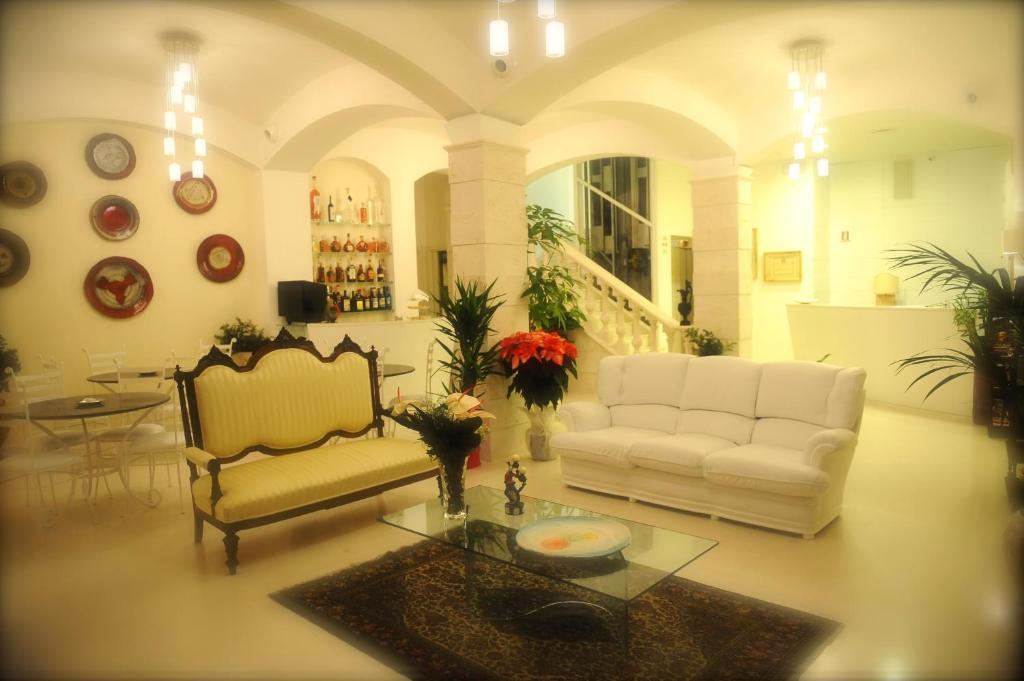 Albergo Le Dodici Lune Montecorvino Rovella Extérieur photo
